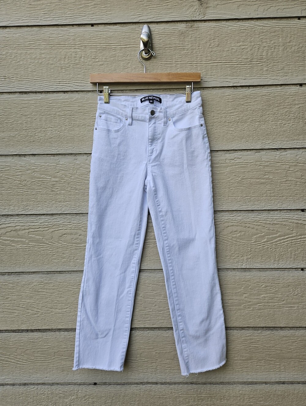 Blue Revival white straight leg raw hem jeans size 26 small flaw